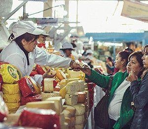 Vi besöker marknaden Pisac i början av vår rutt längst Inkaleden