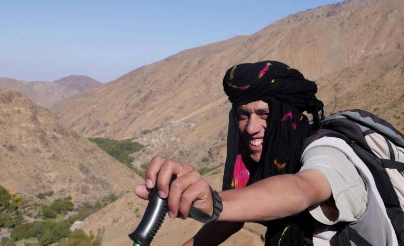 Glad lokal guide i Atlasbergen