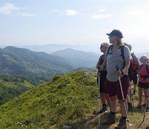 Kikar ut över de Apuanska alperna i Cinque Terre