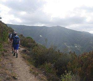 Vandring med utsikt över de Apuanska alperna, Cinque Terre