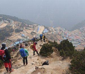 Vi stannar i den färgglada staden Namche Bazaar på vår väg mot Everest Base Camp