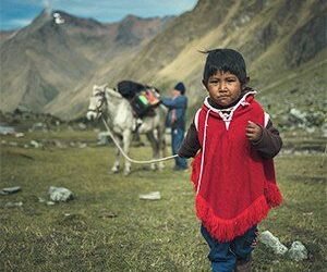 Vi får umgås med den lokala befolkningen på vår resa till Inkaleden
