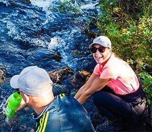 Vid Kebnekaise är vattnet så rent att man kan dricka direkt från vattendragen