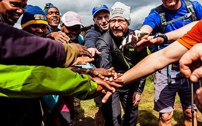 Pepp inför Kilimanjaro Med Swett tar vi oss som grupp uppför Kilimanjaro