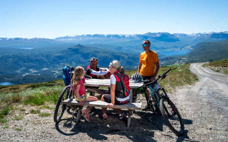Mjölkvägen_1 Cykelresa längs Mjölkvägen i Norge – glittrande fjällsjöar, Jotunheimen och stilla fjälldalar på två hjul.