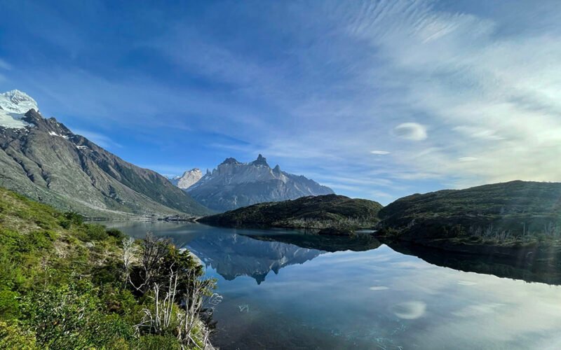Vandra längs W-trek i Torres del Paine, Patagonien – glaciärer, berg och fjällsjöar i storslagen chilensk vildmark.